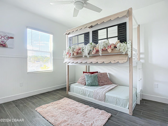 bedroom with ceiling fan