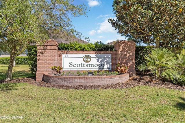 community sign featuring a lawn