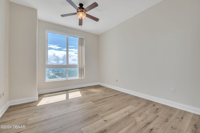 empty room featuring light hardwood / wood-style floors and ceiling fan