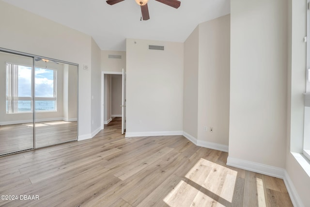 unfurnished room featuring light wood-type flooring and ceiling fan