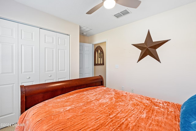 unfurnished bedroom featuring ceiling fan and a closet