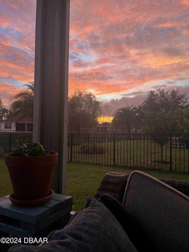 view of yard at dusk