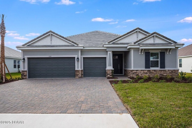 craftsman inspired home featuring a front lawn and a garage