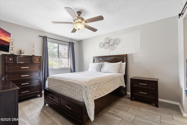 bedroom featuring ceiling fan and a textured ceiling