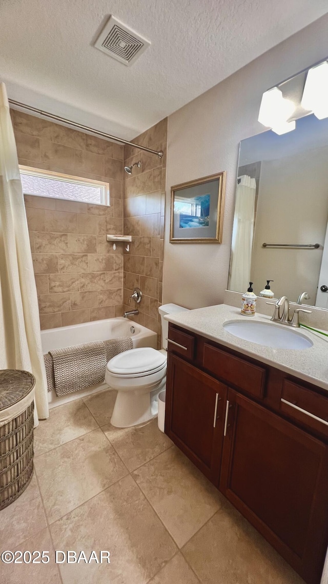 bathroom with vanity, visible vents, a textured ceiling, toilet, and shower / bath combo