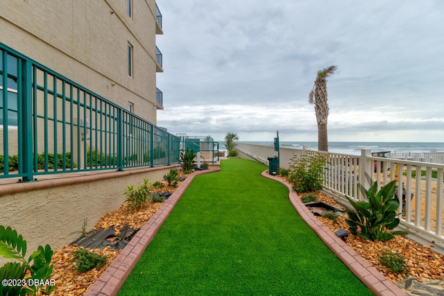 view of yard featuring a water view