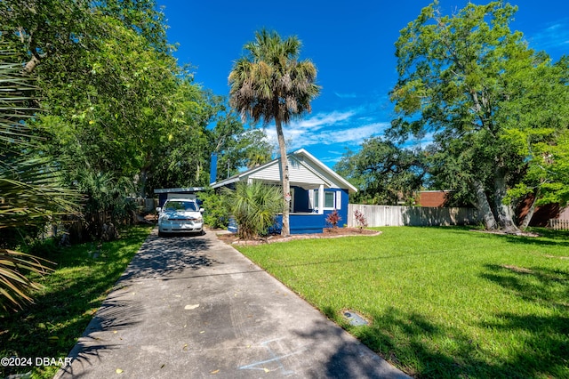 view of front of home featuring a front yard