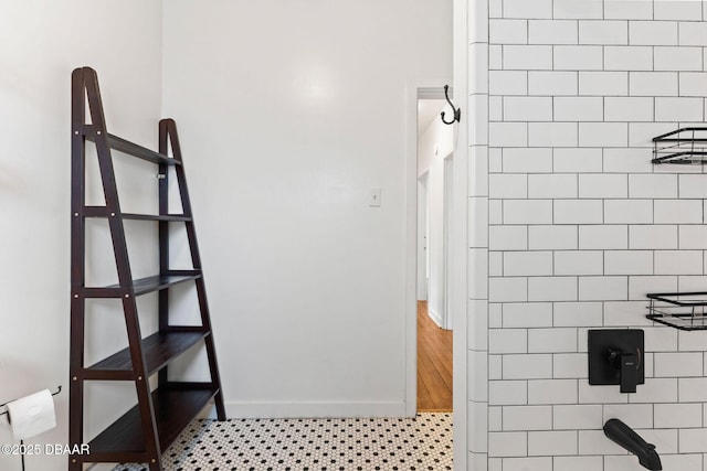 full bathroom featuring a shower, tile patterned flooring, and baseboards