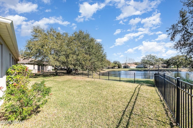 view of yard featuring a water view