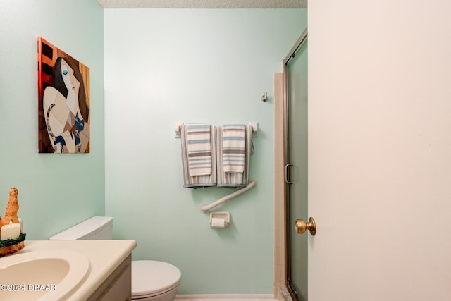 bathroom featuring a shower with door, a textured ceiling, and toilet