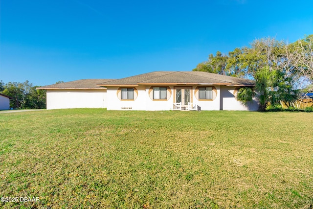 view of front of home featuring a front lawn