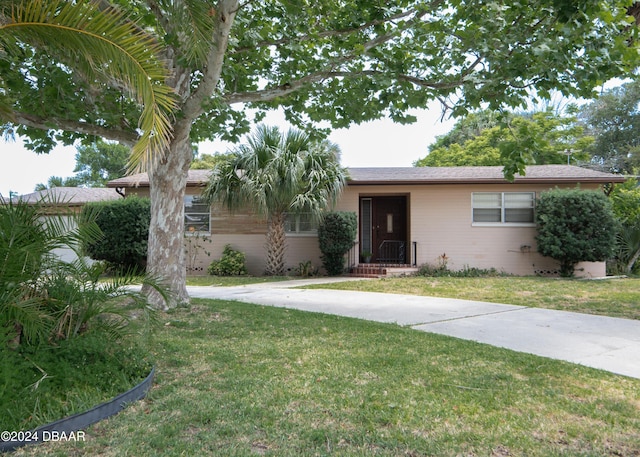 ranch-style house with a front lawn