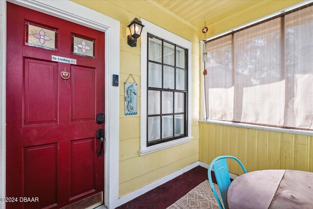 doorway to property with covered porch