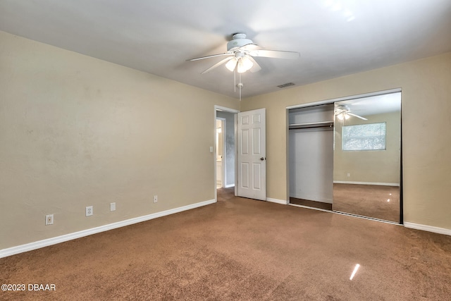 unfurnished bedroom with ceiling fan and a closet