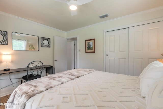 92 S Orchard St, Ormond Beach, FL 32174 - bedroom featuring crown molding, a closet, wood finished floors, and ceiling fan