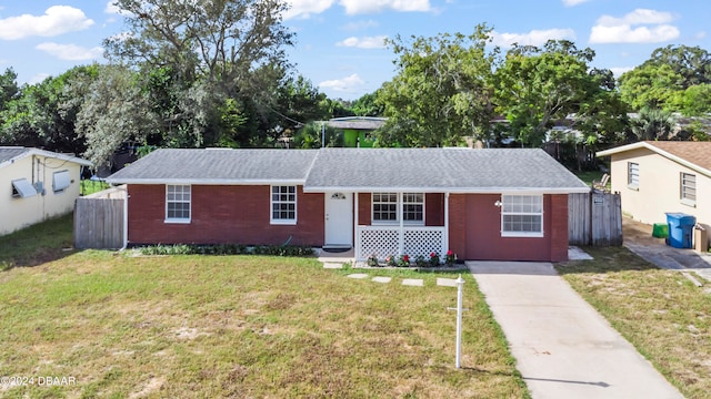 single story home featuring a front lawn