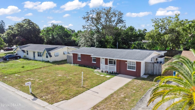 single story home with a front lawn