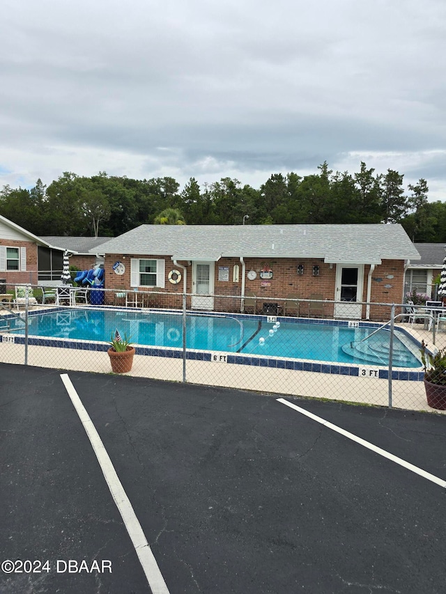 view of swimming pool