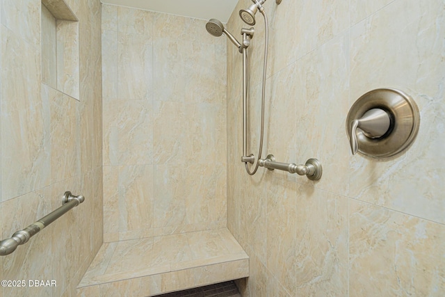 bathroom featuring a tile shower