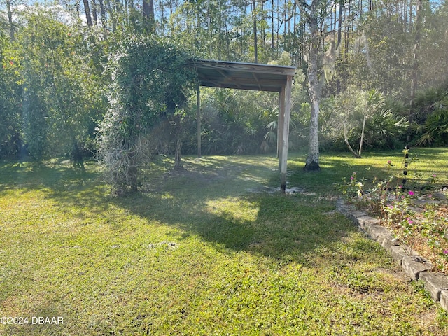 view of yard with a carport