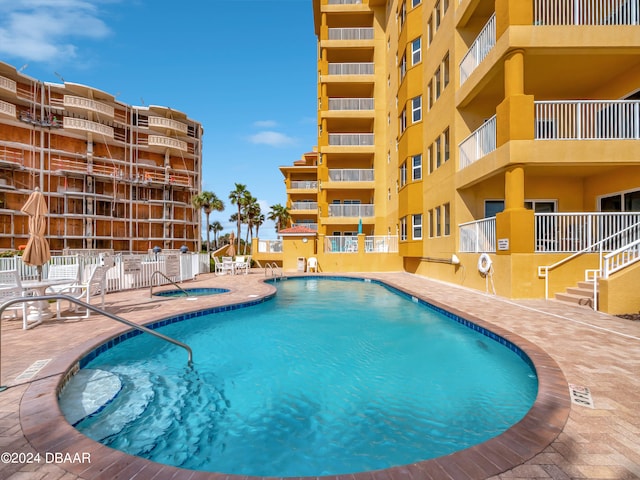 view of swimming pool