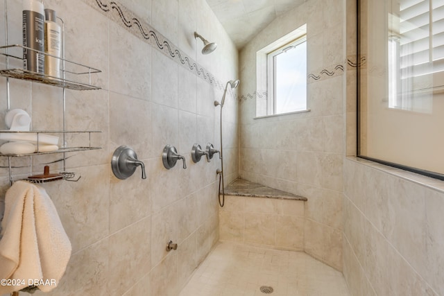 bathroom featuring a tile shower