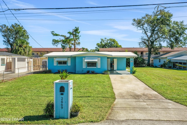 ranch-style house featuring a front yard