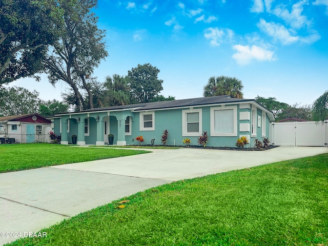 single story home featuring a front yard