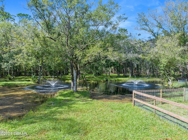 view of yard featuring a water view