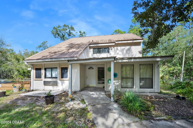 view of front of property featuring covered porch