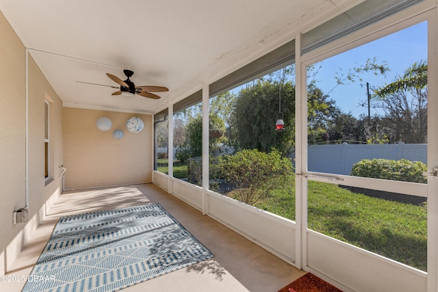 sunroom with ceiling fan