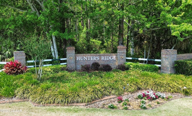 view of community / neighborhood sign