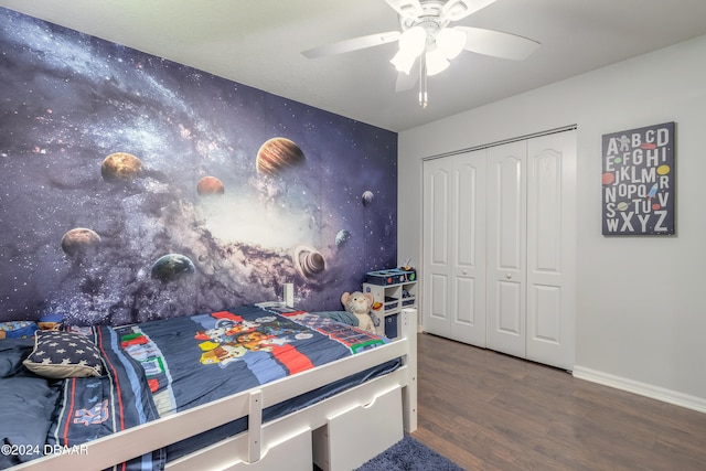 bedroom with hardwood / wood-style floors, ceiling fan, and a closet