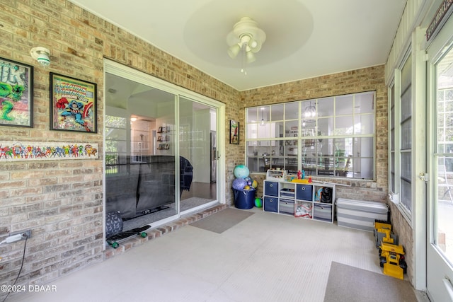 sunroom / solarium with ceiling fan