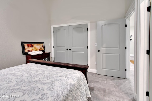 bedroom featuring a closet