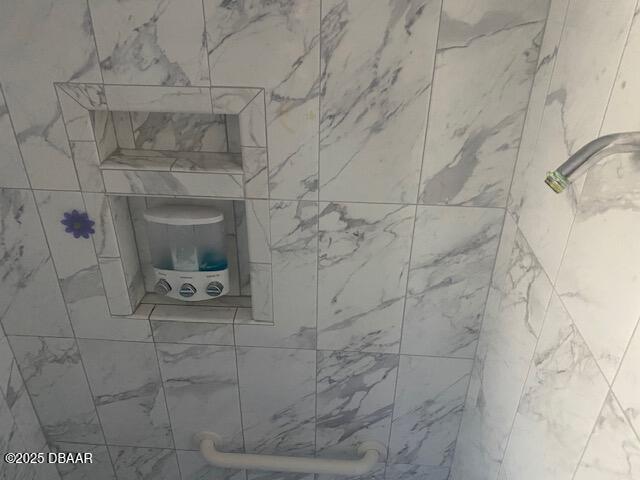 room details featuring a tile shower