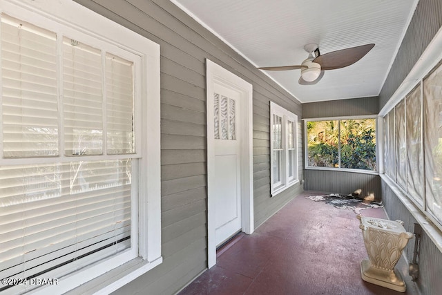 sunroom / solarium featuring ceiling fan