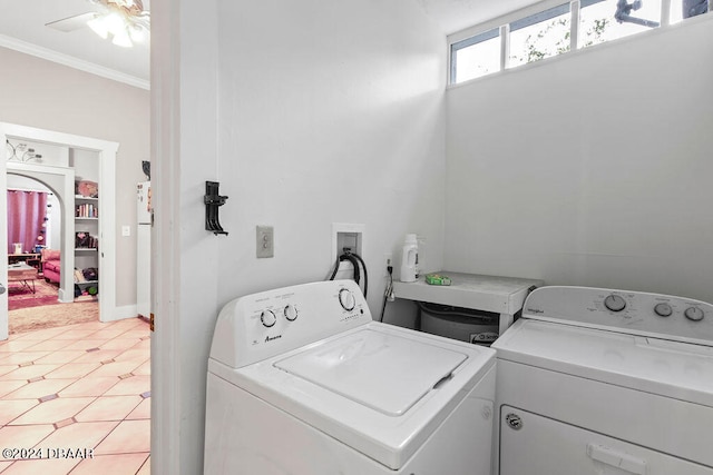 laundry room featuring ceiling fan, crown molding, and independent washer and dryer