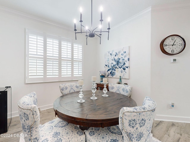 dining room featuring a notable chandelier, crown molding, and light hardwood / wood-style floors