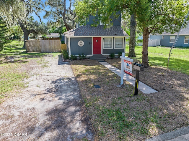 ranch-style house featuring a front yard