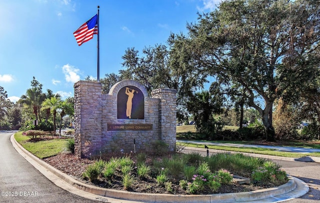 view of community / neighborhood sign