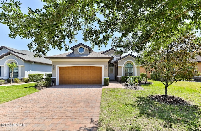 view of front of property featuring a front lawn and a garage