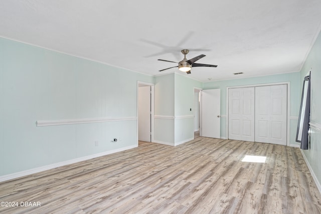 interior space with a closet, crown molding, ceiling fan, and light hardwood / wood-style flooring