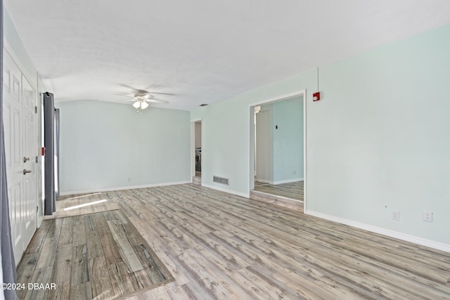 unfurnished room featuring light hardwood / wood-style flooring and ceiling fan