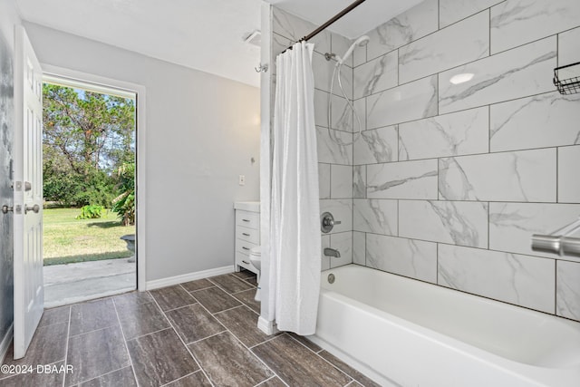 605 Orchard Ave, Ormond Beach, FL 32174 - bathroom featuring shower / tub combo with curtain and baseboards