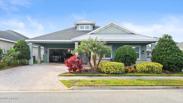 view of front facade with a garage