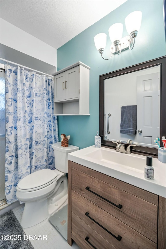 bathroom featuring toilet, a shower with shower curtain, vanity, and a textured ceiling