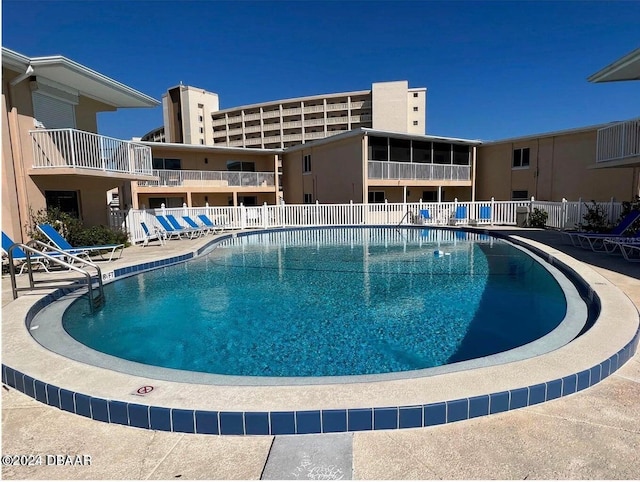 view of swimming pool