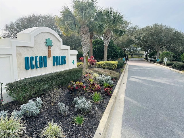 view of community / neighborhood sign