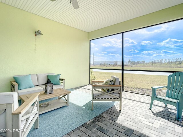 sunroom featuring ceiling fan